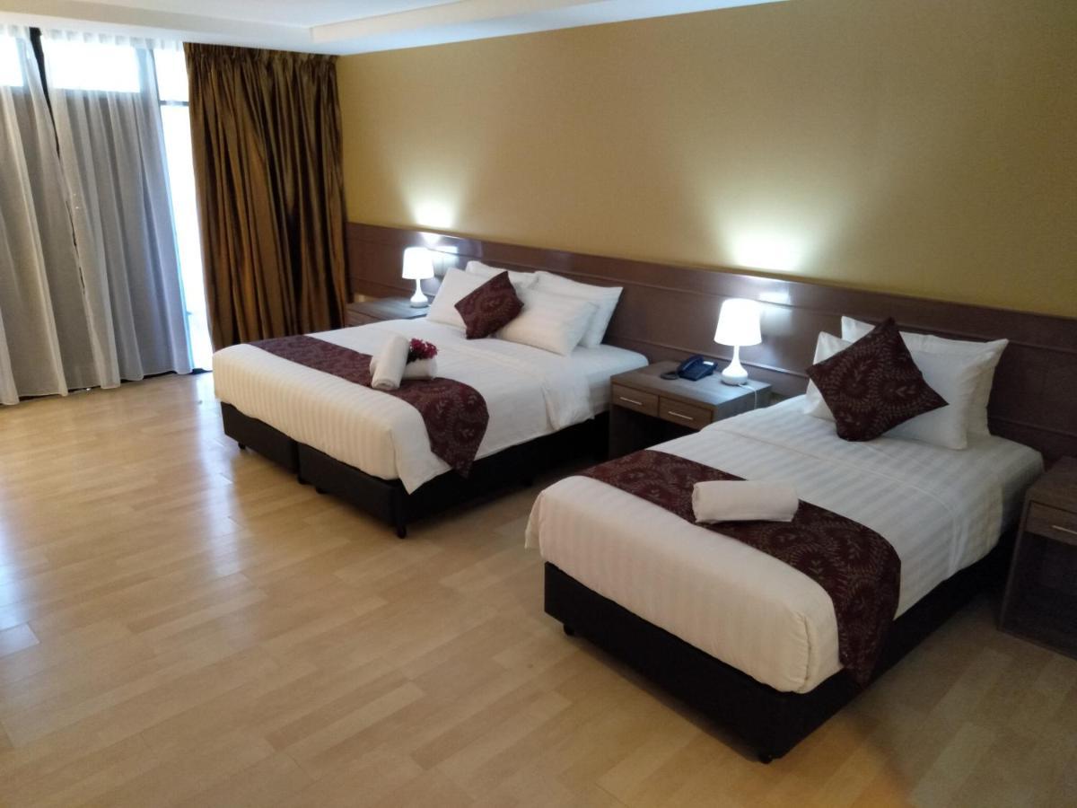 Temu Primula Hotel Kampong Seberang Timor Eksteriør billede
