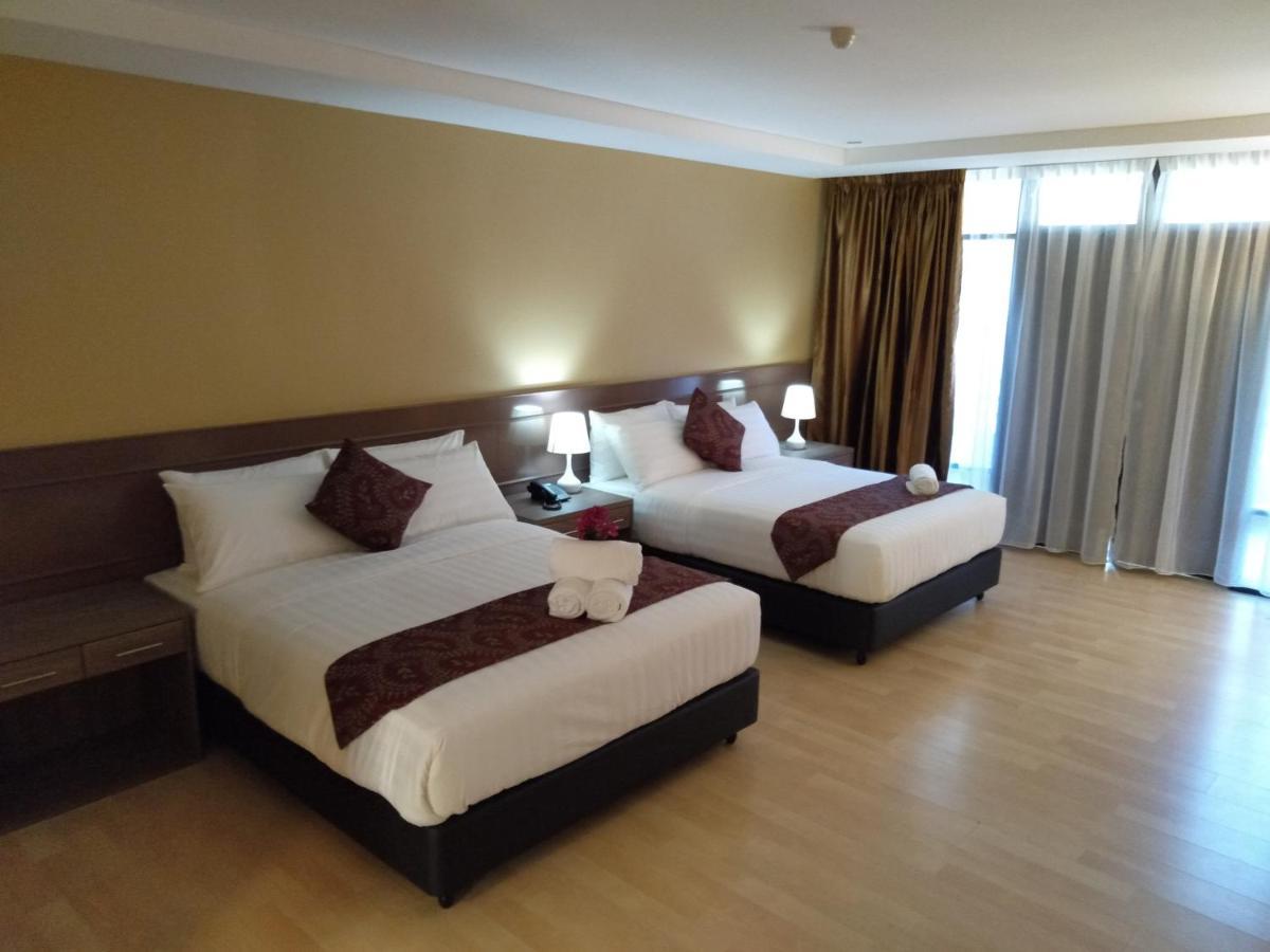 Temu Primula Hotel Kampong Seberang Timor Eksteriør billede
