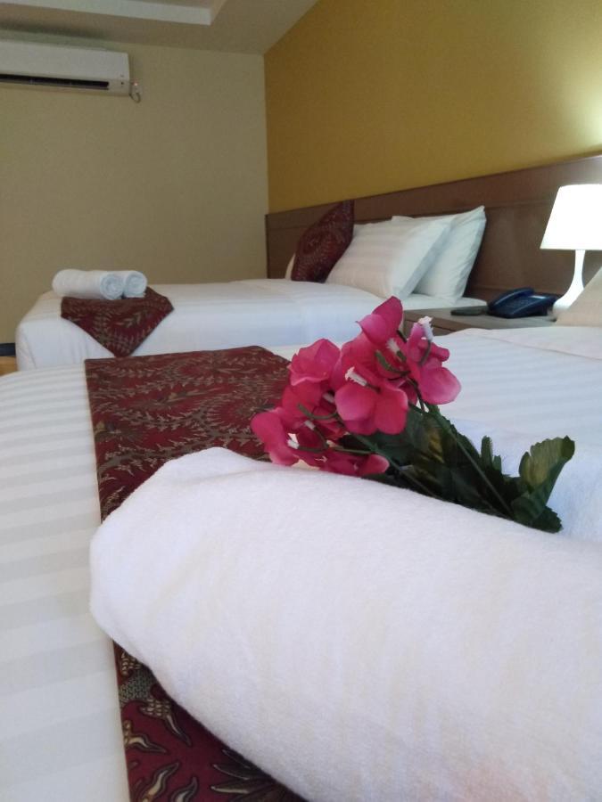 Temu Primula Hotel Kampong Seberang Timor Eksteriør billede