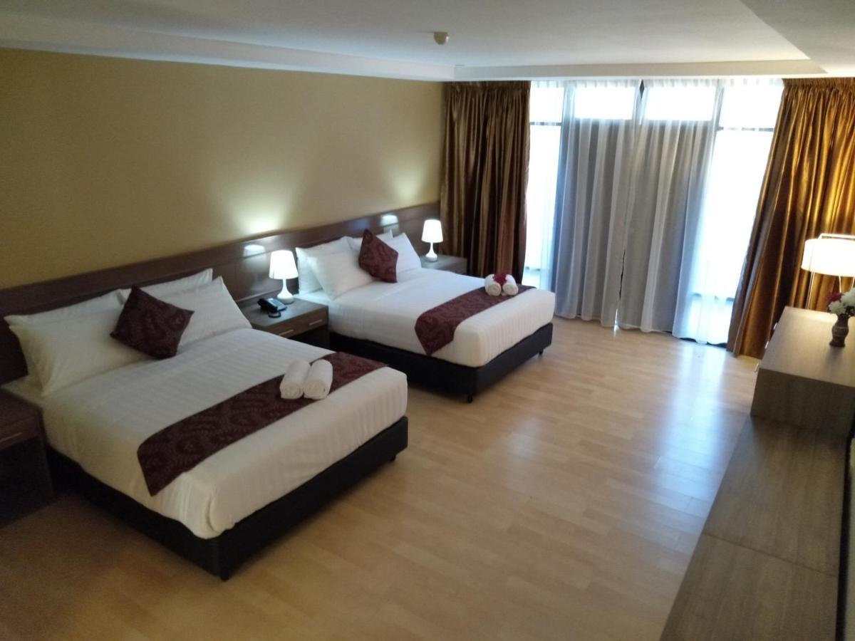 Temu Primula Hotel Kampong Seberang Timor Eksteriør billede