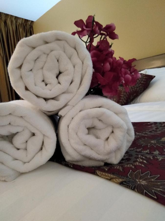 Temu Primula Hotel Kampong Seberang Timor Eksteriør billede