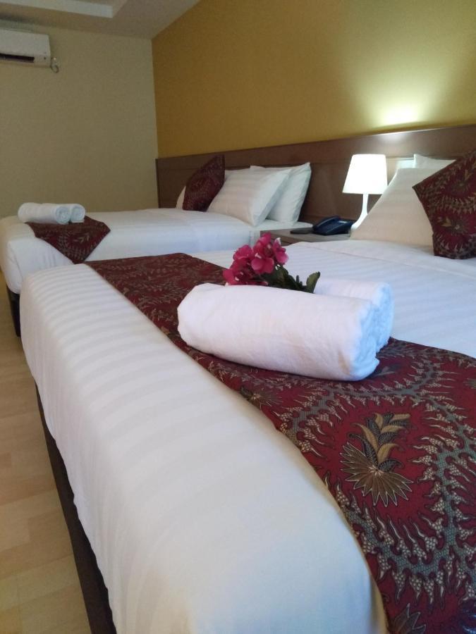 Temu Primula Hotel Kampong Seberang Timor Eksteriør billede