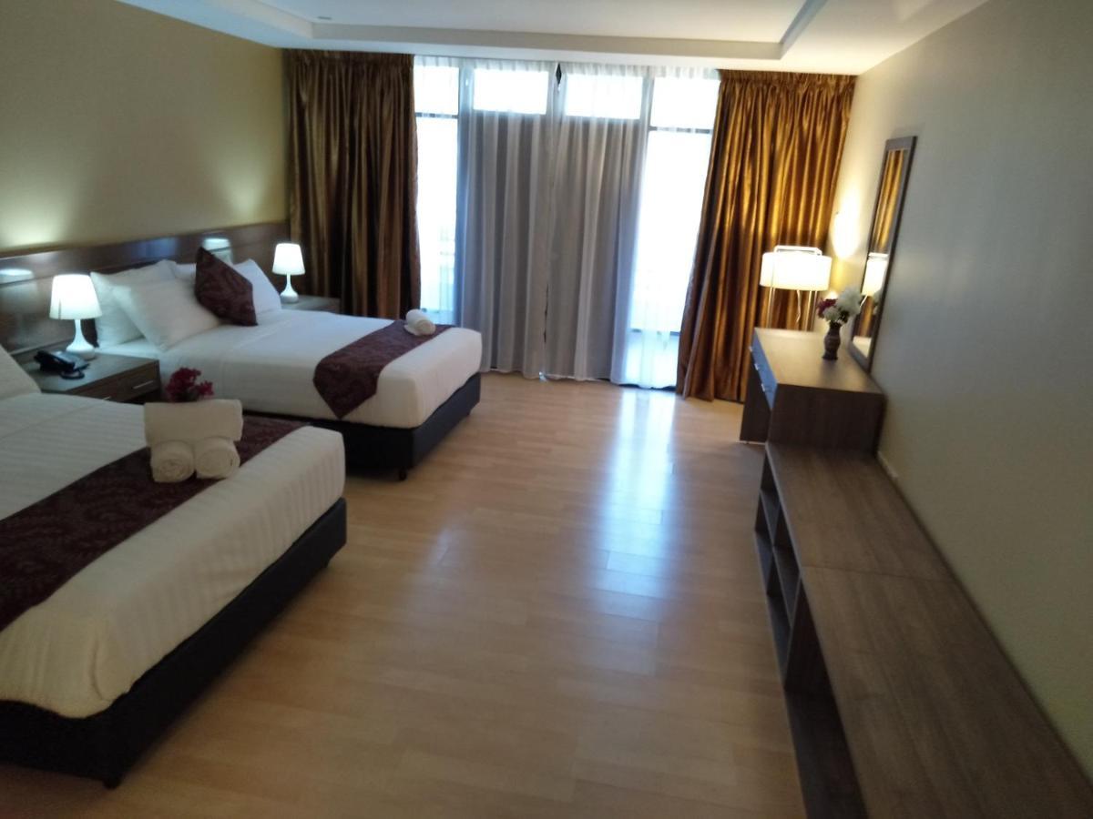 Temu Primula Hotel Kampong Seberang Timor Eksteriør billede